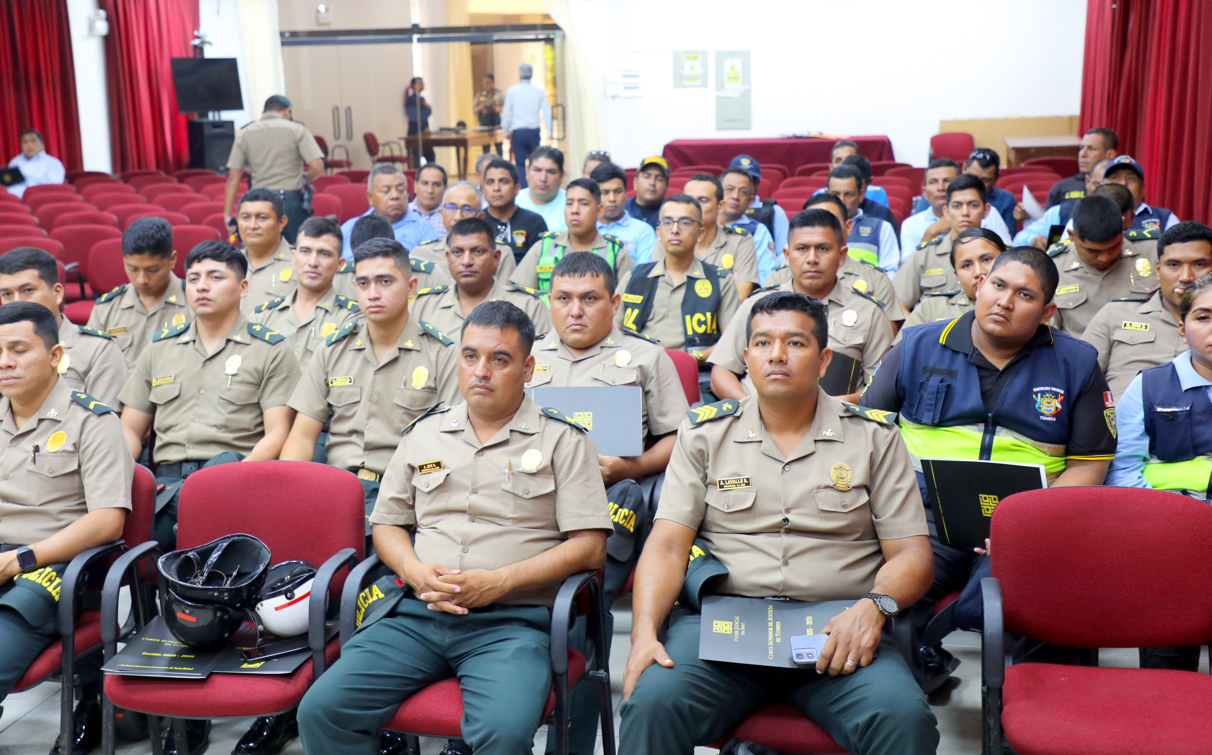 Efectivos Policiales y Agentes de Serenazgo de Tumbes fueron capacitados sobre la Nueva Versión del Sistema del Aplicativo Botón de Pánico