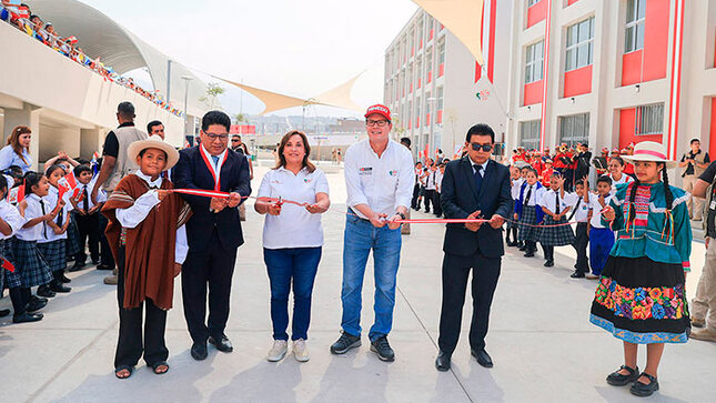 Fiesta en Puente Piedra con inauguración de la Escuela Bicentenario 3088 Vista Alegre