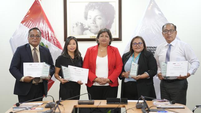 MIMP reconoce a instituciones aliadas por otorgar becas educativas a adolescentes y jóvenes; el Programa Nacional Aurora obtuvo 686 becas para beneficiar a jóvenes en 48 distritos del país.