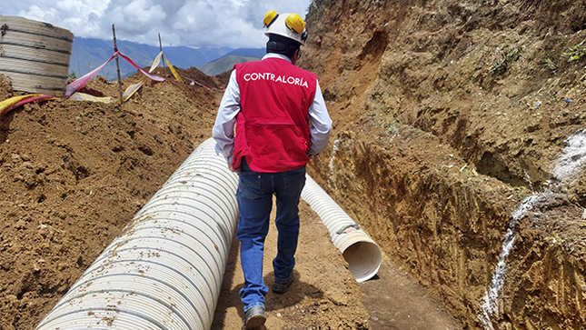 Huánuco. – La Contraloría General recomendó al Gobierno Regional de Huánuco tomar acciones correctivas ante las deficiencias encontradas al expediente técnico de la construcción del sistema de riego del río Conchumayo. Las incongruencias entre el estudio hidrológico y los planos del proyecto podrían impedir que los agricultores no aprovechen eficientemente el recurso hídrico durante la operatividad.