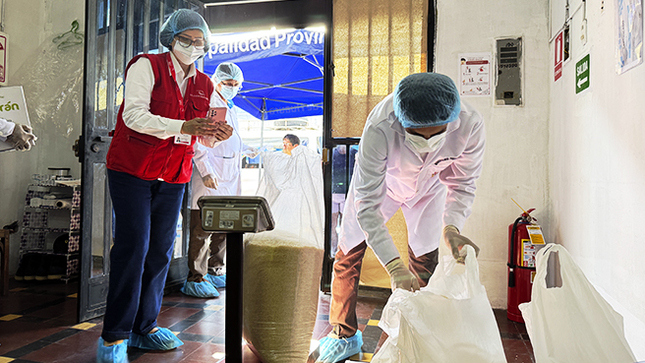 Huacho. - La Contraloría General alertó que la Municipalidad Provincial de Huaura no garantizó condiciones adecuadas de almacenamiento y distribución de los alimentos destinados a los programas sociales, lo que podría afectar la salud de los beneficiarios y la continuidad del servicio.
