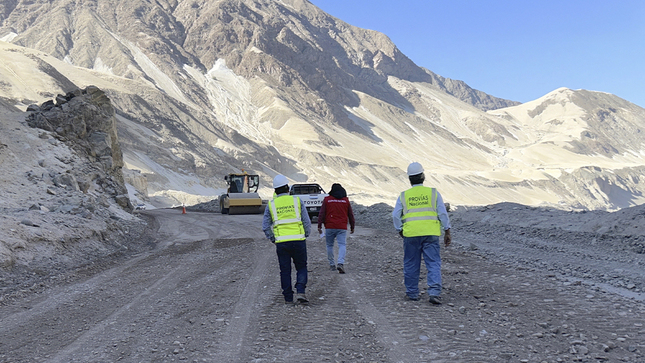 Moquegua.- La Contraloría General advirtió a Provías Nacional que el consultor encargado de elaborar el expediente técnico para la culminación de la carretera Moquegua - Omate - Arequipa no cumplió con presentar el levantamiento de observaciones a su informe, pese al vencimiento de plazos. Esta demora podría retrasar aún más la finalización de la esperada obra vial en la provincia General Sánchez Cerro.