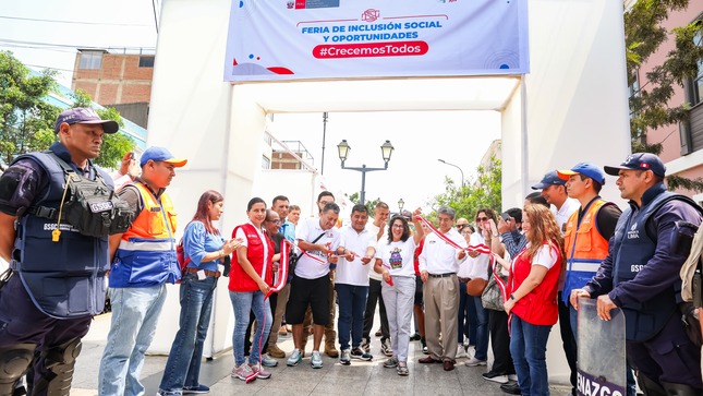 Primera edición de feria “Crecemos Todos” del Midis acercó más de 20 servicios multisectoriales a población en Barrios Altos