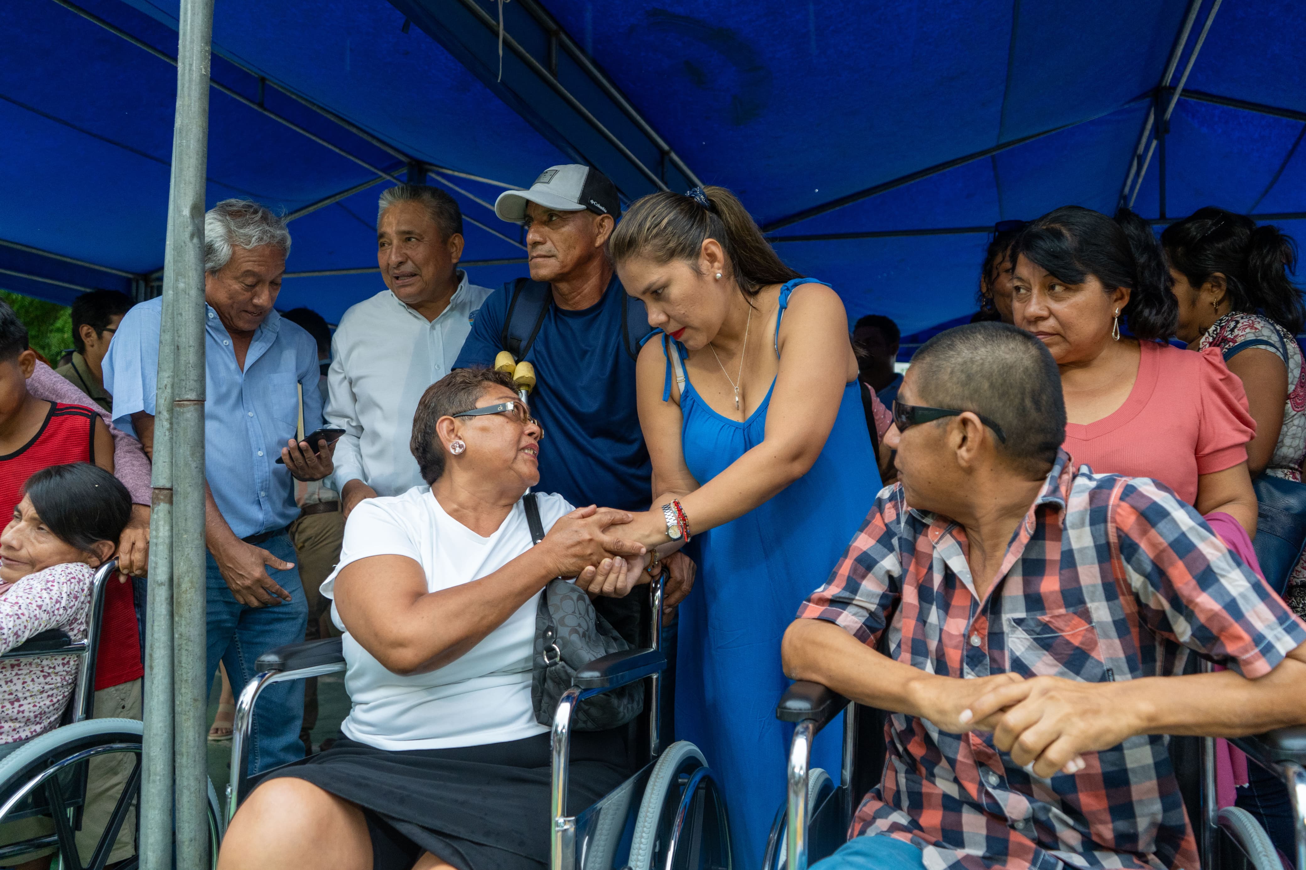 Esperanza sobre ruedas: Comité de Damas del GORE entrega 32 sillas neurológicas y convencionales a personas con discapacidad