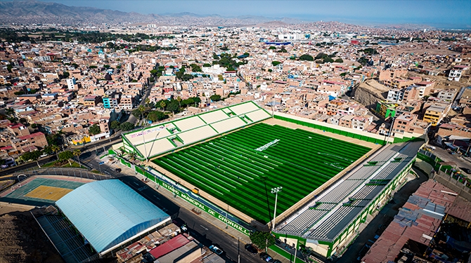Cancha de grass sintético certificado por la FIFA
