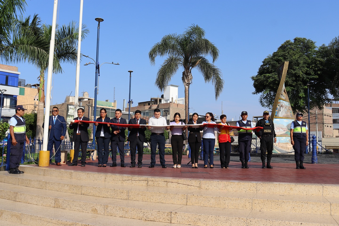 Huaral refuerza compromiso con la inclusión durante izamiento cívico de marzo