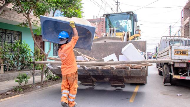 VI Jornada "Techo Limpio" en la calle Mariscal Luzuriaga, Prolongación El Palmo y Jr. Cuzco 