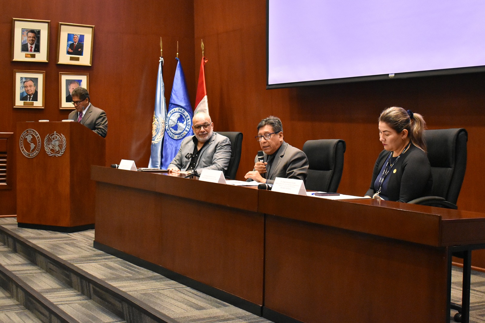 Autoridades al inicio del evento
