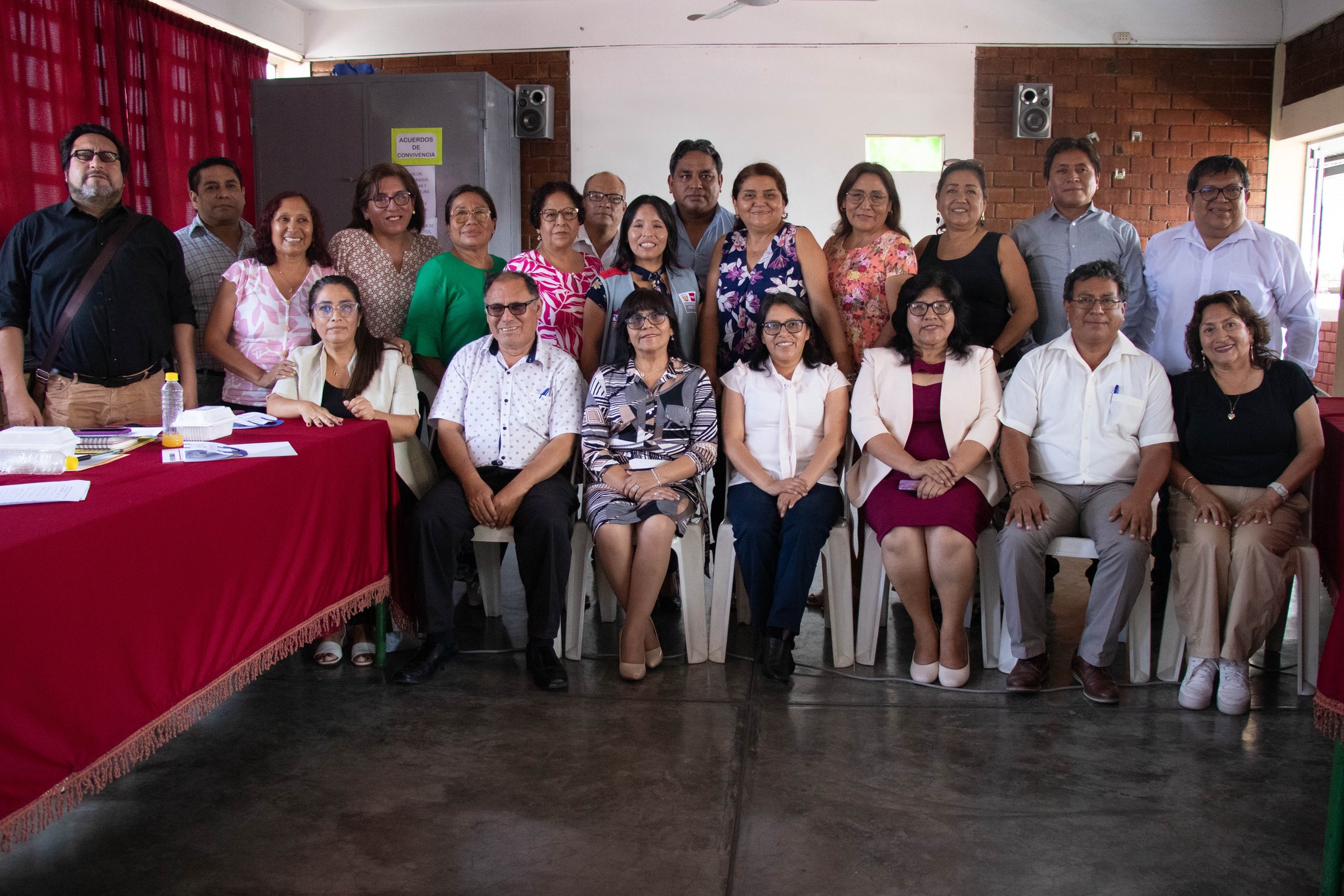 TITULAR DE LA UGEL 02 Y COORDINADORES DE LAS REI