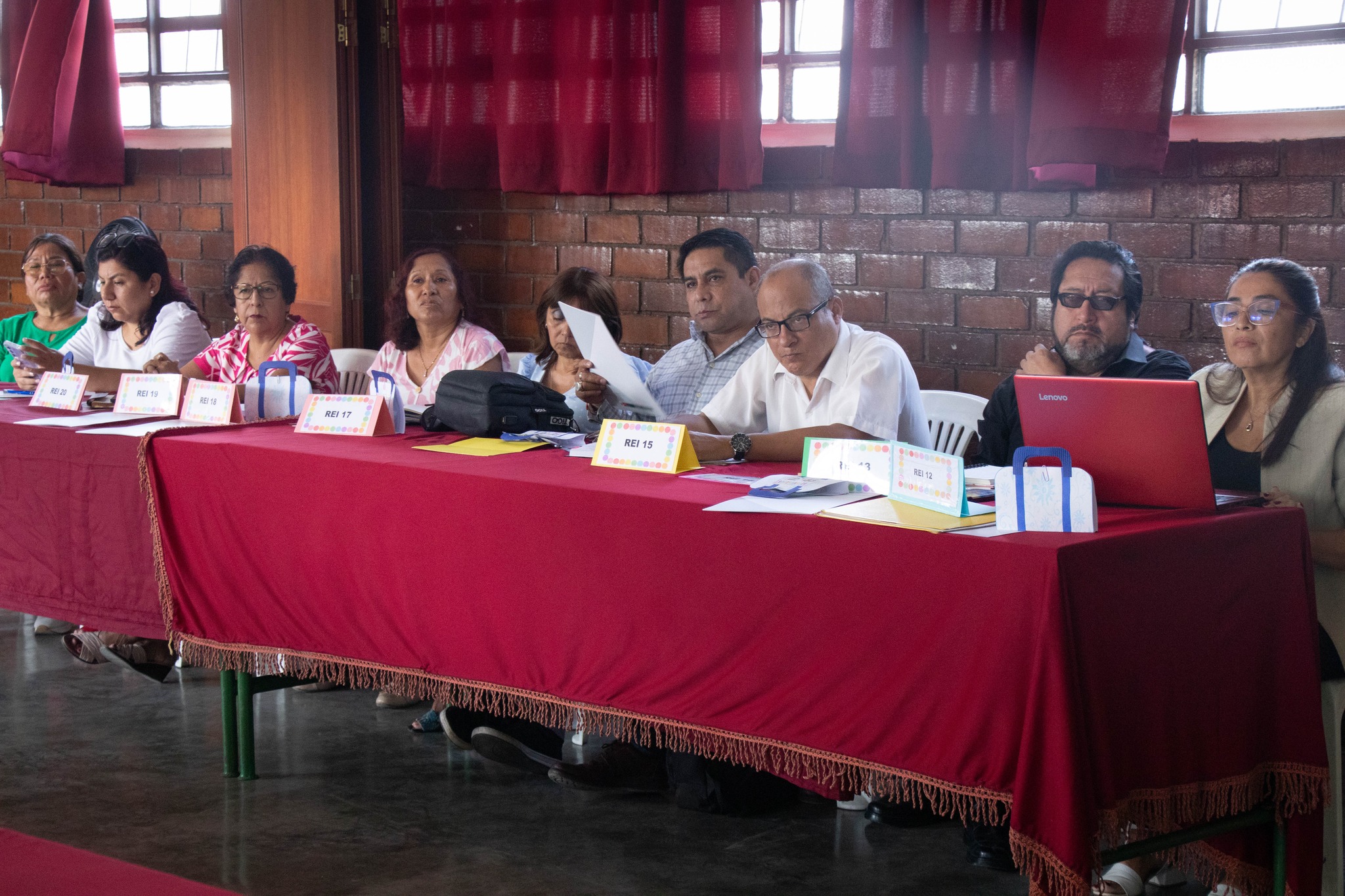 COORDINADORES DE REI EN MESA DE TRABAJO