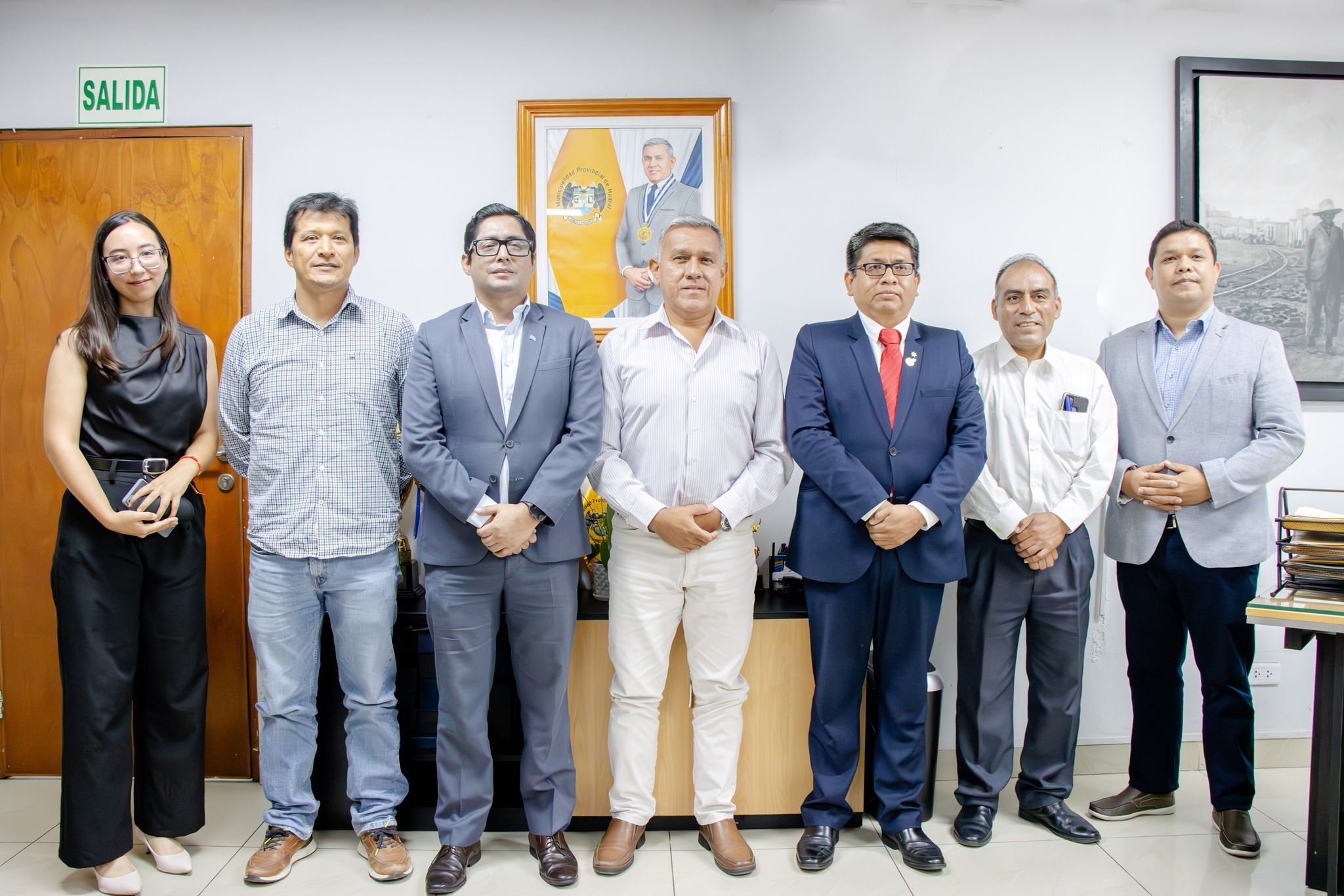 Reunión entre el alcalde provincial y la Cámara de Comercio para evaluar los planes territoriales y urbanos