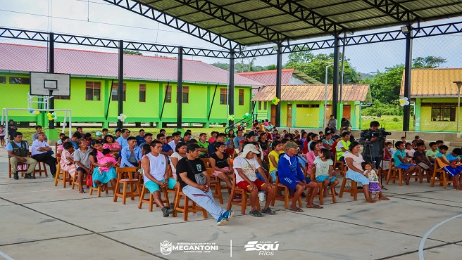 Alcalde Esaรบ Rรญos inaugurรณ moderna escuela en CC.NN. Camanรก