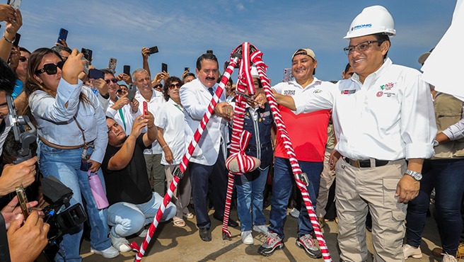 Ministro de Salud colocó la primera piedra para la construcción del nuevo Hospital Sergio E. Bernales