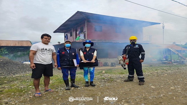 Inici贸 campa帽a de nebulizaci贸n para frenar el dengue en la capital del distrito, Camisea.