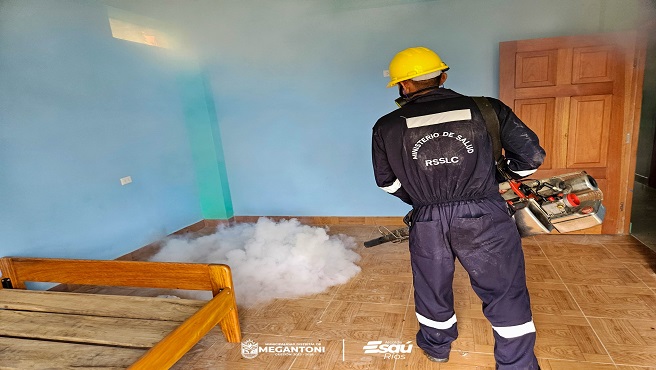 Inici贸 campa帽a de nebulizaci贸n para frenar el dengue en la capital del distrito, Camisea.