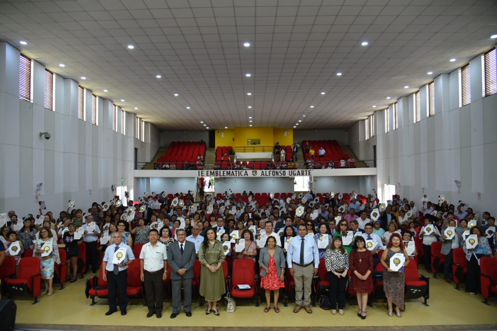 DRELM reconoce a docentes cesantes