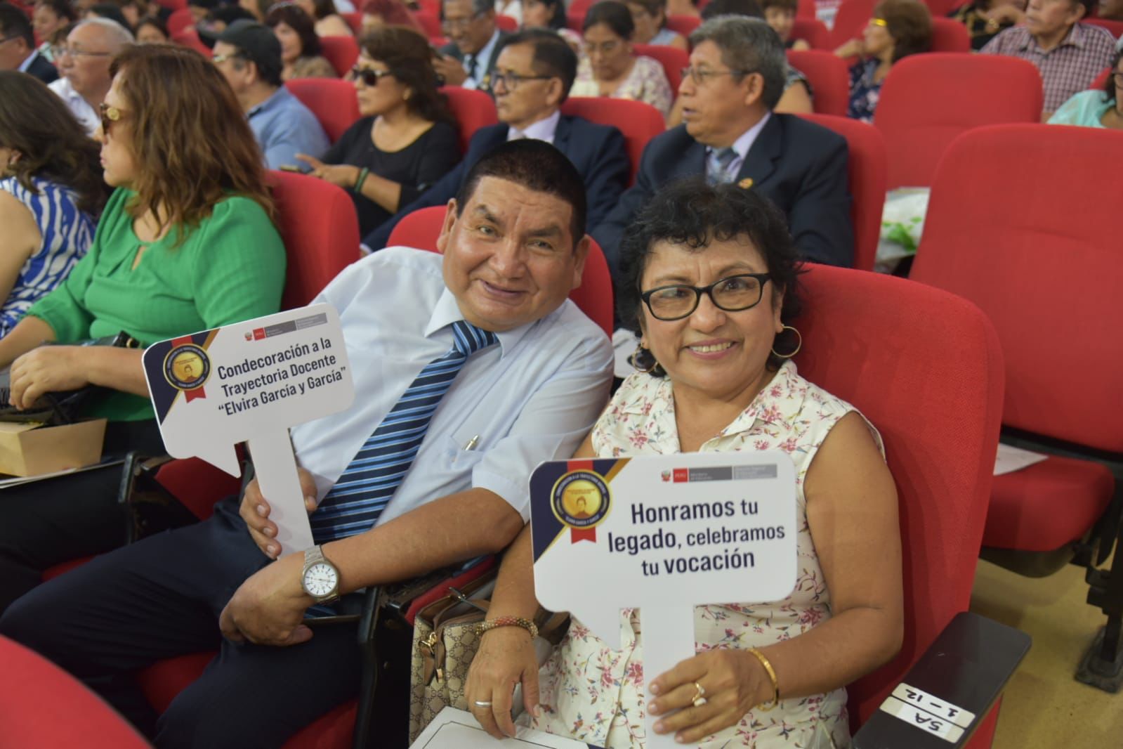 DRELM reconoce a docentes cesantes