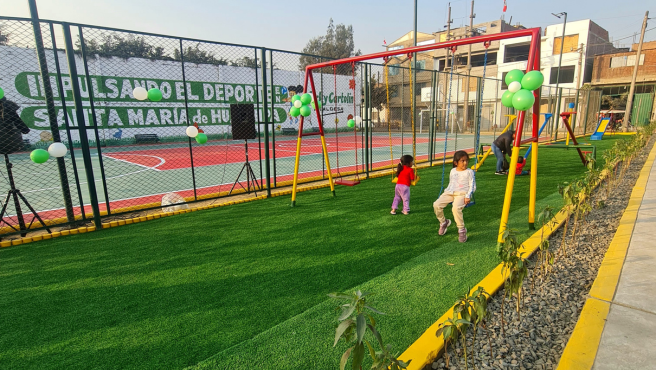 juegos infantiles y áreas verdes