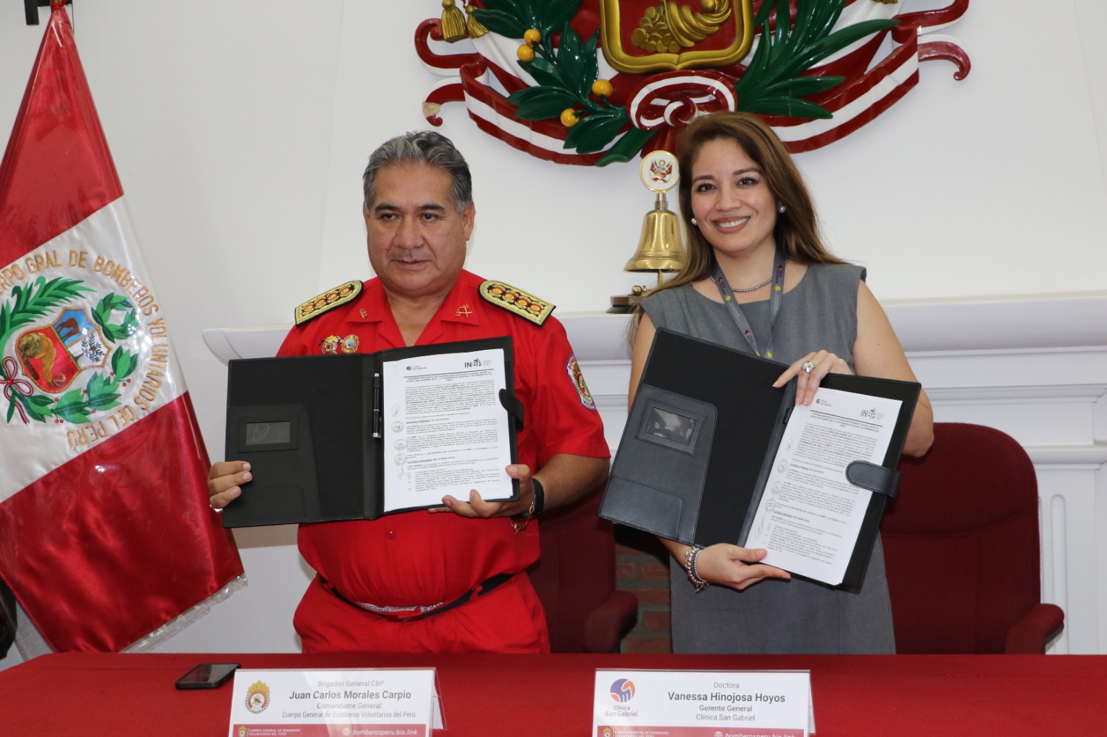 con el propósito de brindar servicios médicos especializados en beneficio de los bomberos voluntarios y sus familias.
