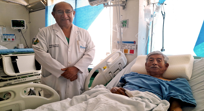 Médicos de EsSalud Lambayeque salvan vidas con innovadora técnica contra aneurismas abdominales