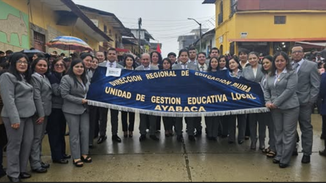 📢🎥El director de UGEL Ayabaca, Mag. Luis Alberto Esteves Márquez, reconoce, agradece y felicita a nuestros funcionarios, especialistas en educación y demás colaboradores de nuestra UGEL. Por su destacada participación 
 desfile cívico por los 164 años de creación política  de la provincia de Ayabaca.
La familia institucional de UGEL Ayabaca, como siempre destaca en actividades importantes de nuestra provincia.
¡Feliz aniversario querida provincia de Ayabaca!
¡UNIDOS EN EDUCACIÓN, SEGUIMOS AVANZANDO!