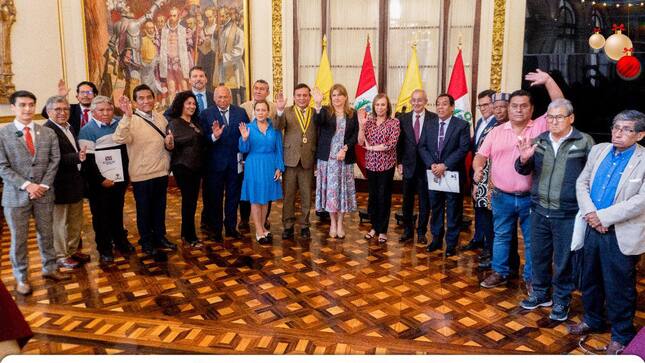El alcalde August Carbajal participó en la reunión donde se discutieron planes urbanos, salud pública y conservación ambiental.