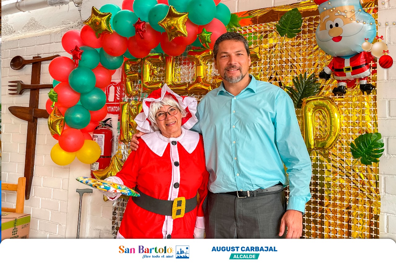 El alcalde August Carbajal participó en el compartir navideño del CIAM de San Bartolo, fortaleciendo lazos con la comunidad.