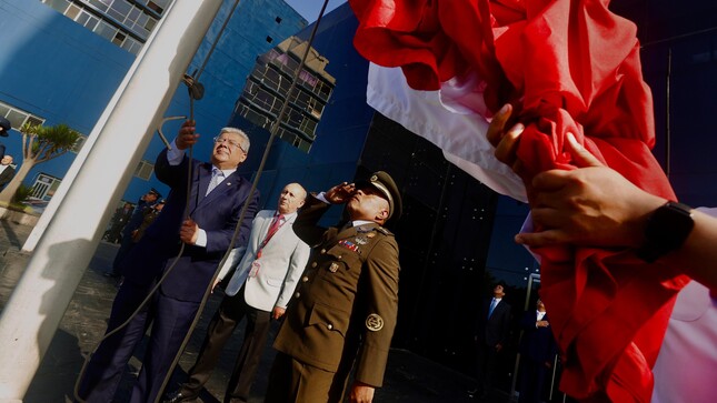Ministerio de Defensa conmemora su 38. ° Aniversario con ceremonia de Izamiento del Pabellón Nacional
