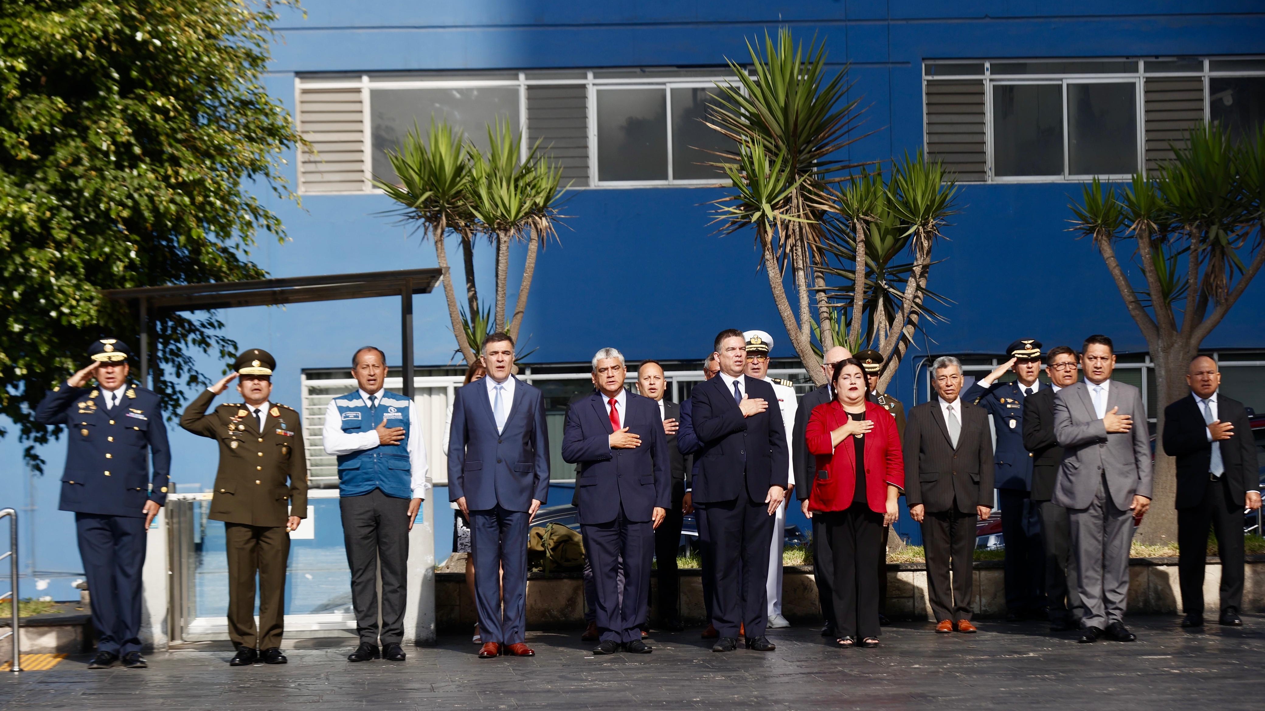 Ministerio de Defensa conmemora su 38. ° Aniversario con ceremonia de Izamiento del Pabellón Nacional