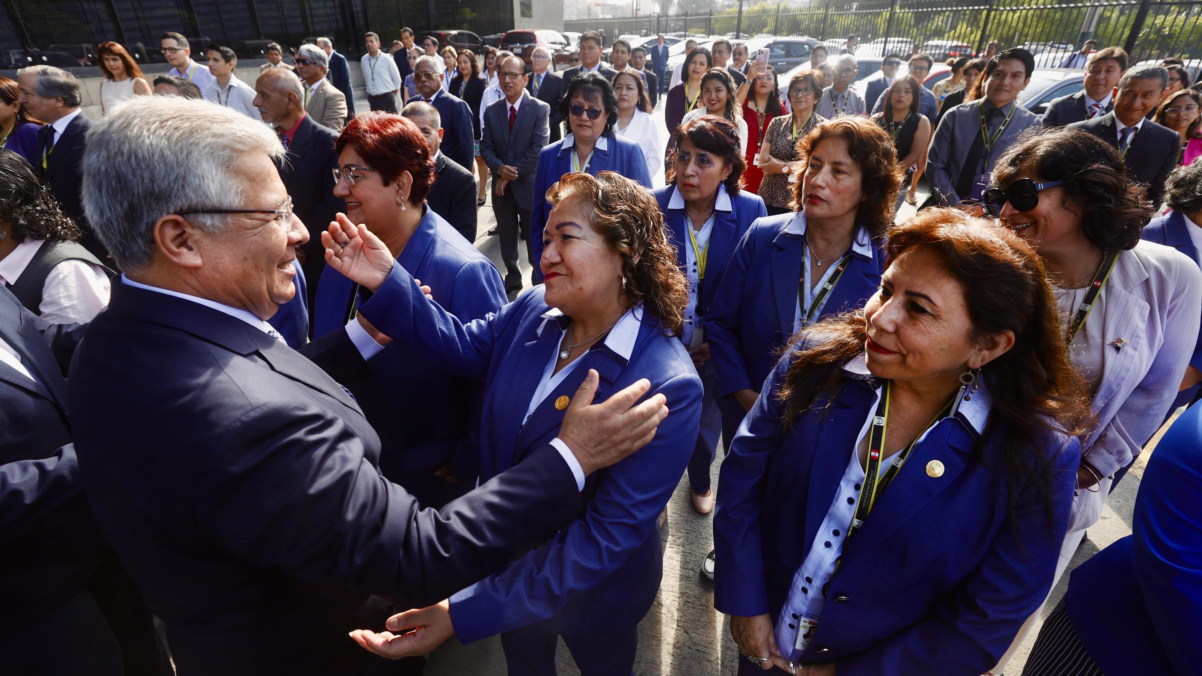 Ministerio de Defensa conmemora su 38. ° Aniversario con ceremonia de Izamiento del Pabellón Nacional