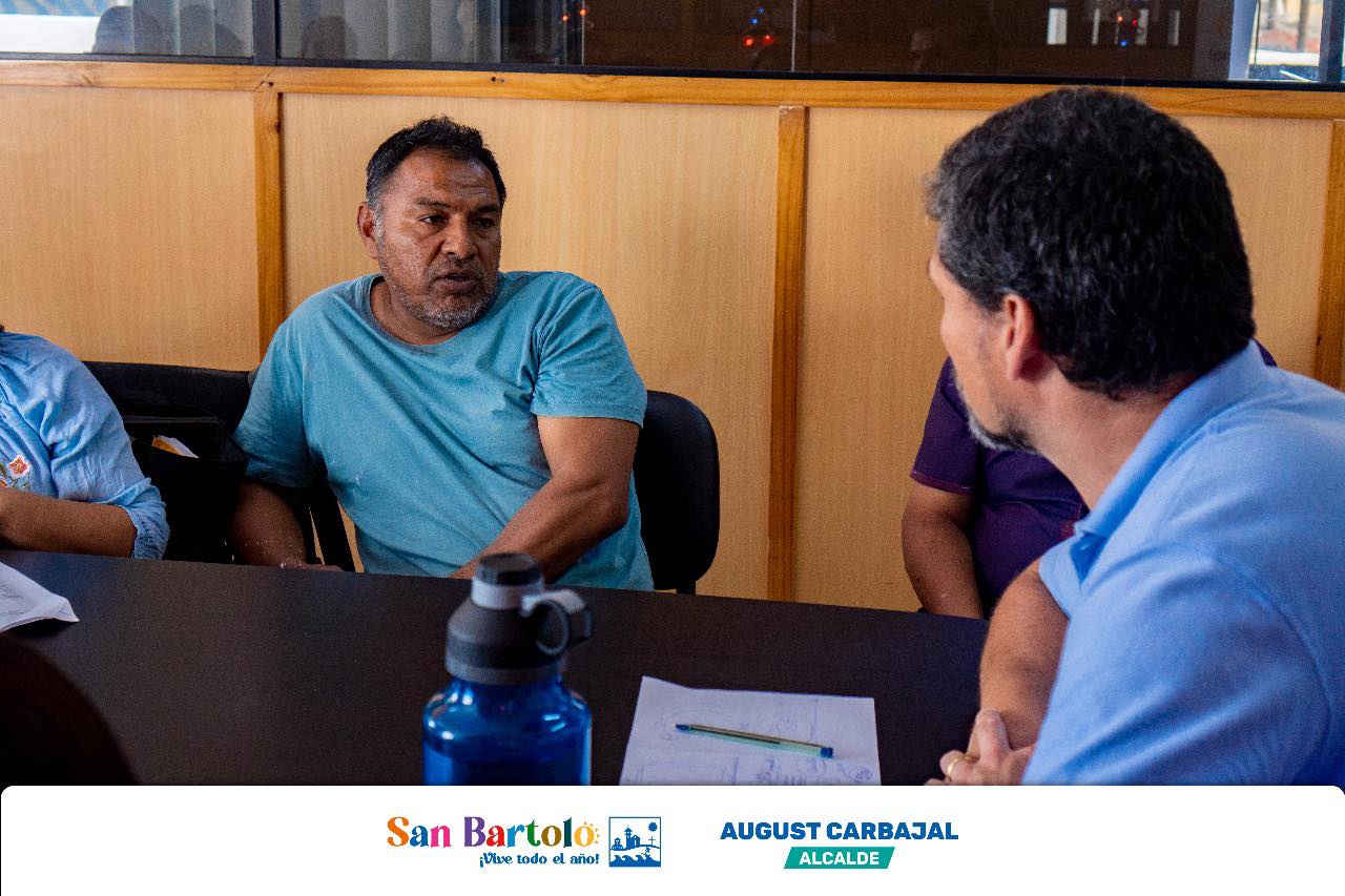 El alcalde August Carbajal y la junta directiva de la Asociación Hijos de San José dialogaron sobre las necesidades del sector y la formalización de predios.