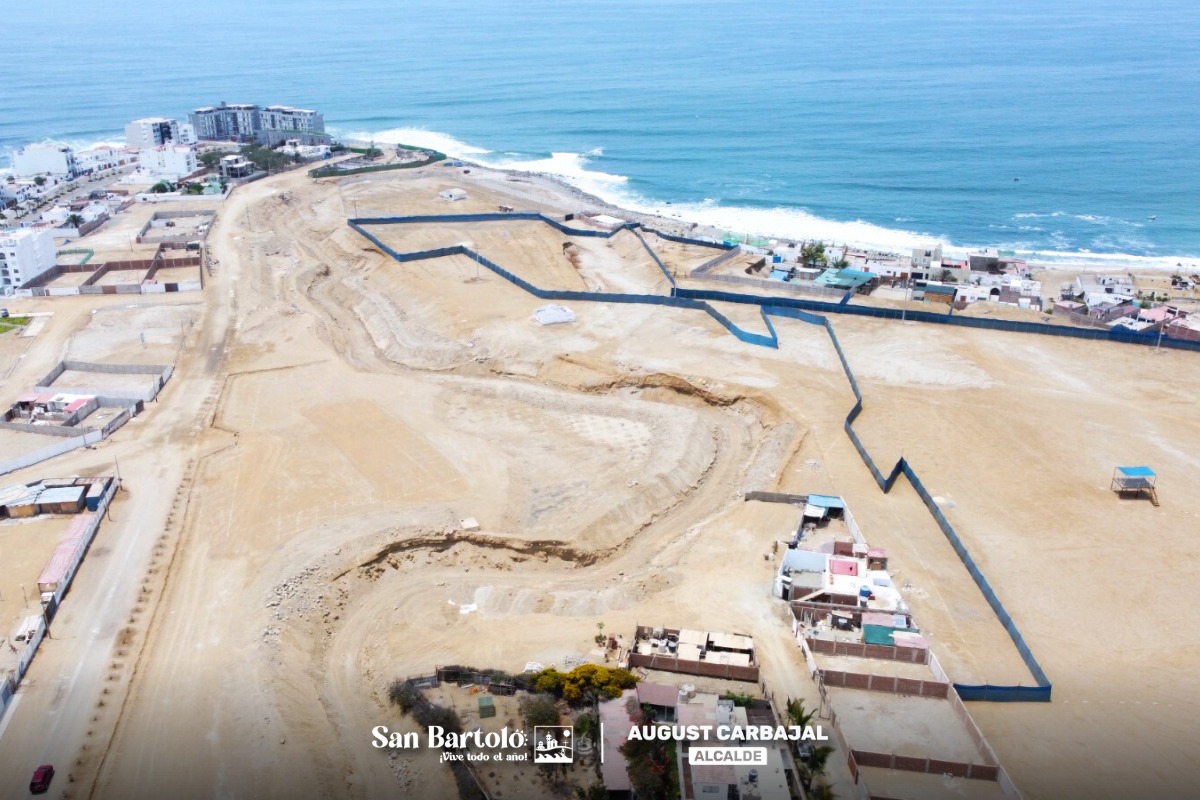 La Municipalidad de San Bartolo verificó el cauce de la Quebrada Cruz de Hueso para garantizar su limpieza y prevenir desbordes en la temporada de lluvias.