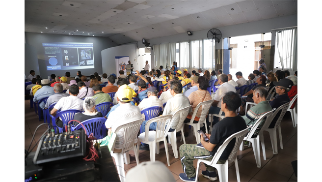 En esta importante reunión participaron el Gerente de Seguridad Ciudadana, Jorge Nieves; el Cmdte. PNP Roger Terrones Chávez, comisario de El Agustino; así como comisarios del distrito y regidores.  
Además, seguimos trabajando en conjunto con el Grupo Terna y la Base EMIR de "Los Halcones", representada por el Mayor PNP Edwin Arriaran, reforzando las acciones para garantizar la seguridad de todos los vecinos.