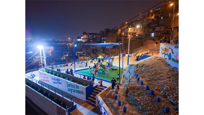 Este espacio público estaba abandonado, pero ¡ya lo recuperamos!  Ahora cuenta con juegos infantiles nuevos y una iluminación LED que brinda más seguridad y comodidad para todos.
Los vecinos agradecieron al burgomaestre por la recuperación de este espacio público, que ahora es un punto de encuentro seguro para las familias.