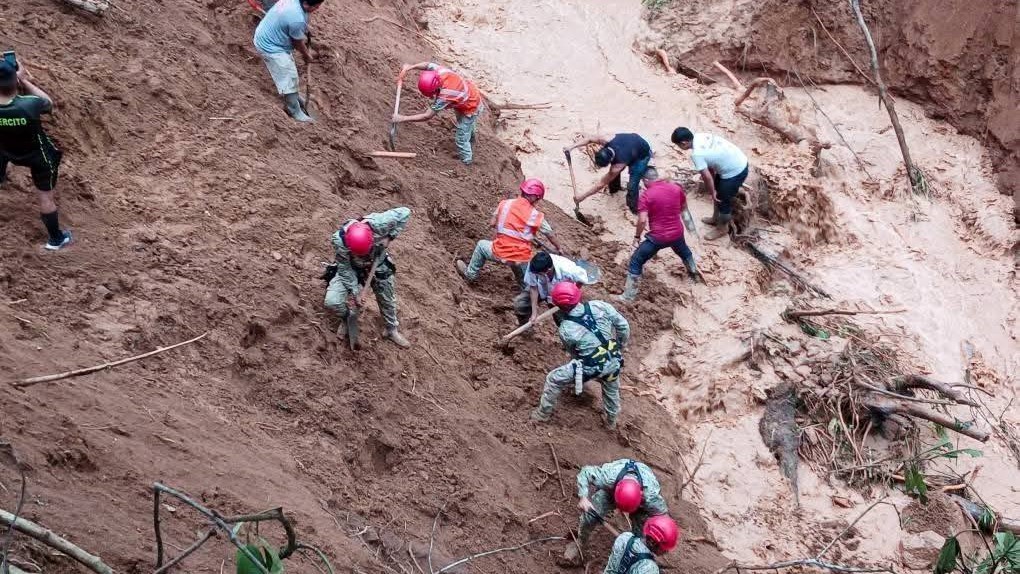 Sector Defensa intensifica acciones de búsqueda y rescate tras deslizamiento en Chanchamayo