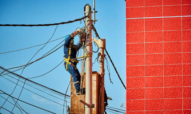 Enosa solicita retiro de cables en desuso para evitar riesgos y cortes del servicio eléctrico
