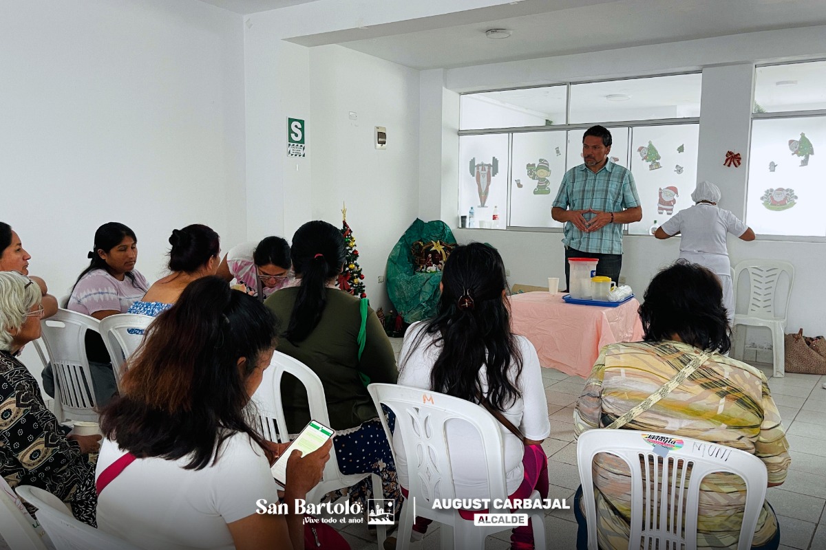 Coordinadoras del programa Vaso de Leche participaron en una capacitación para garantizar la calidad y seguridad alimentaria de los beneficiarios.