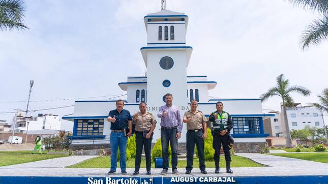 El alcalde August Carbajal se reunió con los nuevos jefes policiales para coordinar acciones en pro de la seguridad ciudadana en el distrito.