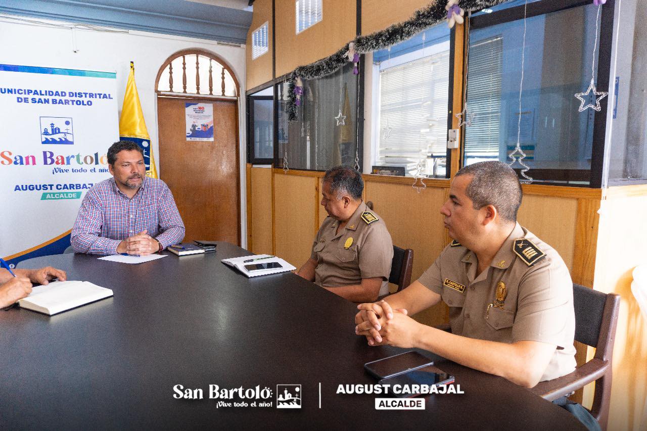 El alcalde August Carbajal se reunió con los nuevos jefes policiales para coordinar acciones en pro de la seguridad ciudadana en el distrito.