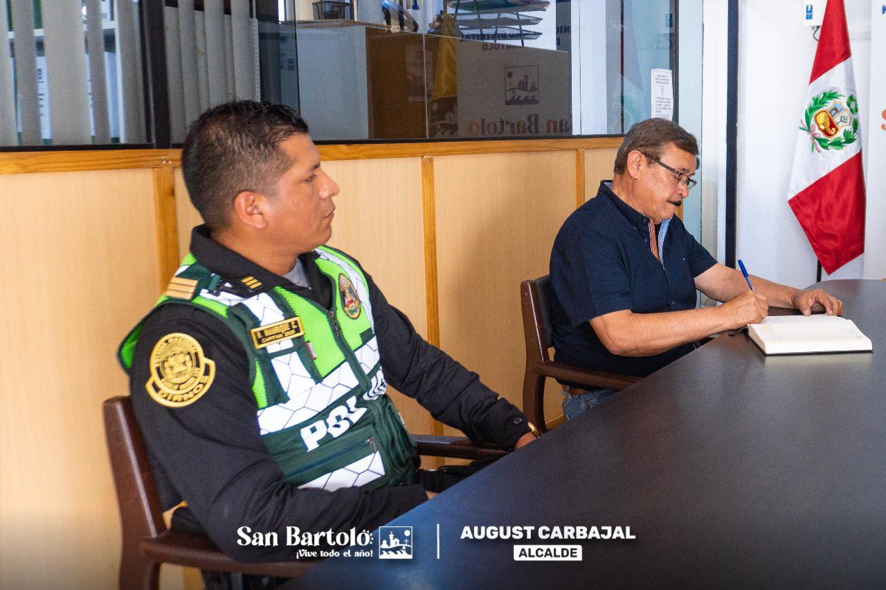 El alcalde August Carbajal se reunió con los nuevos jefes policiales para coordinar acciones en pro de la seguridad ciudadana en el distrito.