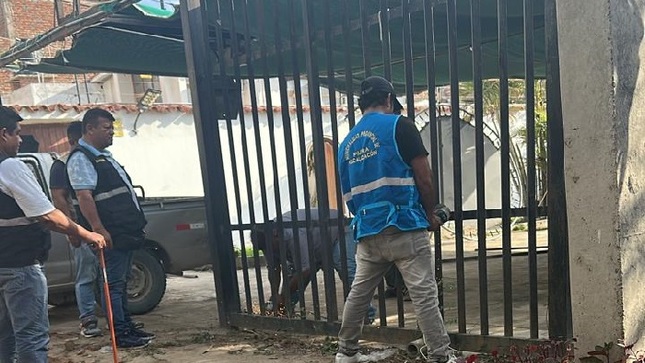 Retiran portón eléctrico ilegal