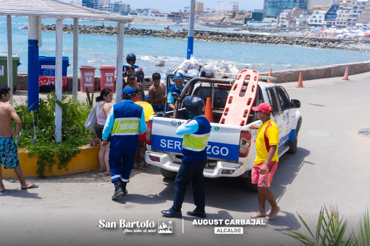 La intervención oportuna del personal de Serenazgo y Salvataje permitió auxiliar a una bañista con descompensación y trasladarla al centro de salud.
