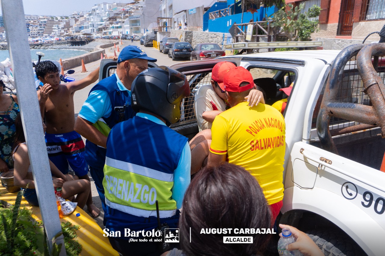 La intervención oportuna del personal de Serenazgo y Salvataje permitió auxiliar a una bañista con descompensación y trasladarla al centro de salud.