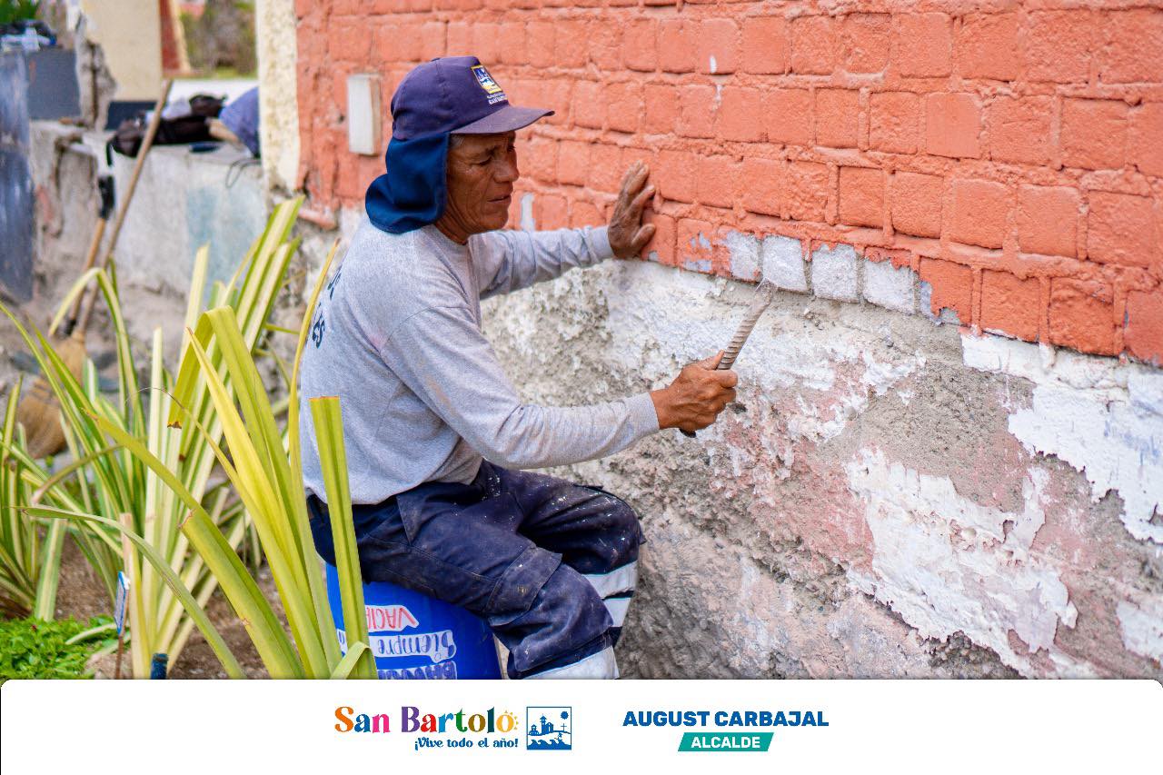 La Municipalidad de San Bartolo realiza trabajos para garantizar un espacio seguro y adecuado para los estudiantes.
