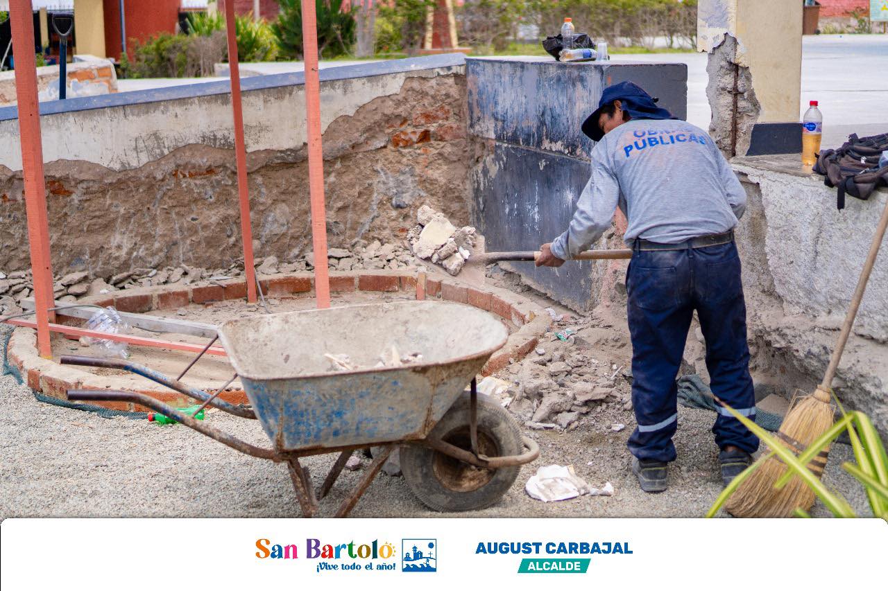 La Municipalidad de San Bartolo realiza trabajos para garantizar un espacio seguro y adecuado para los estudiantes.