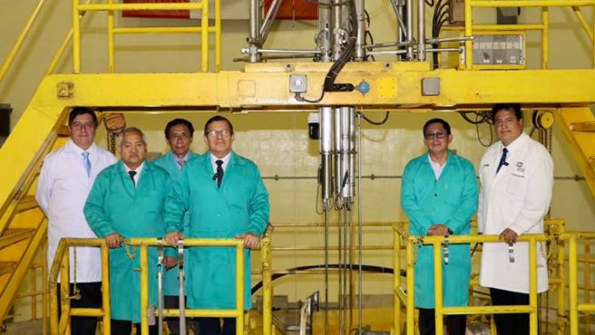 Visitantes en el interior del Reactor Nuclear
