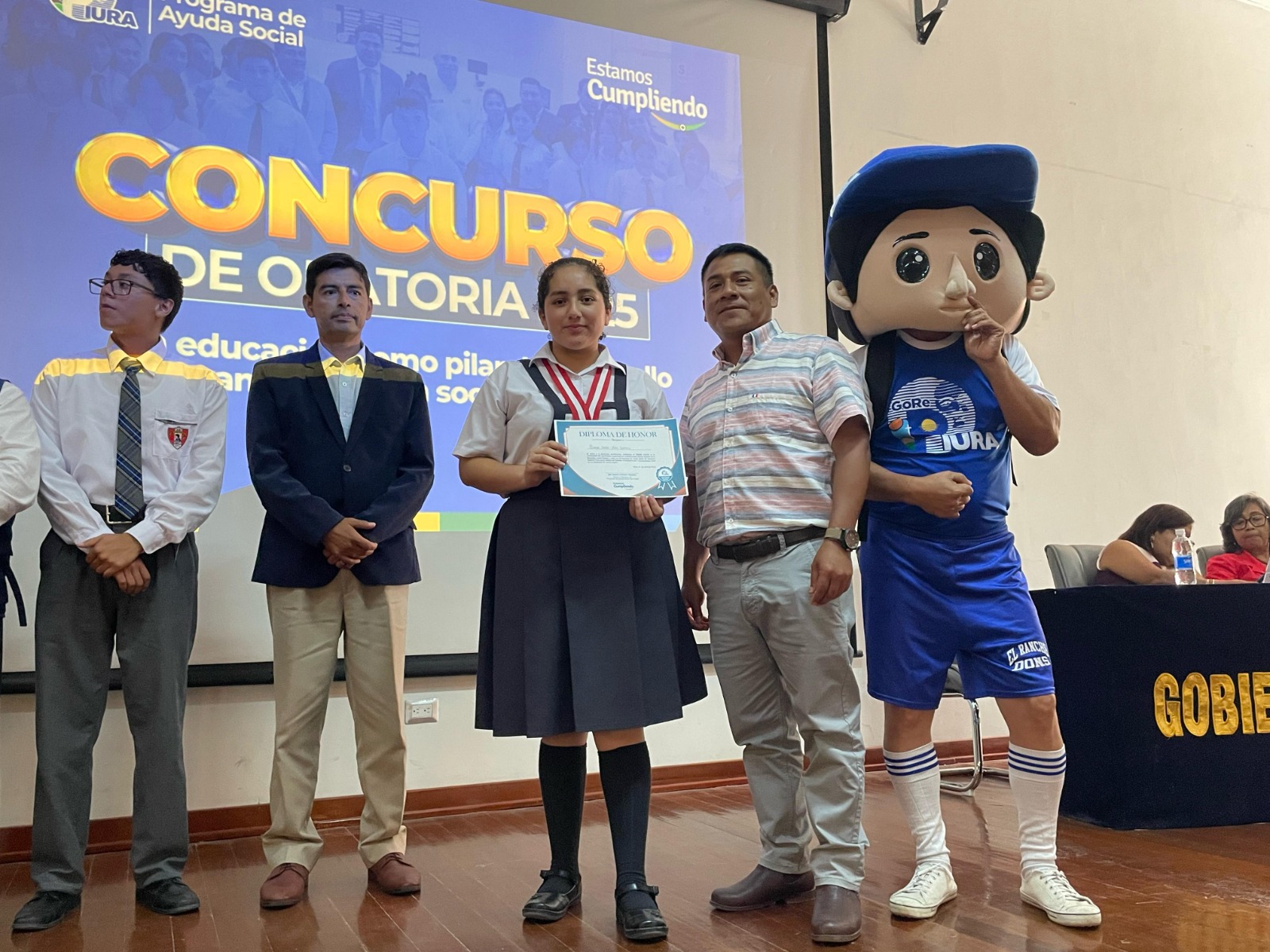 Con exitoso ‘Concurso de oratoria 2025’ incentivamos la expresión oral y pensamiento crítico en los escolares
