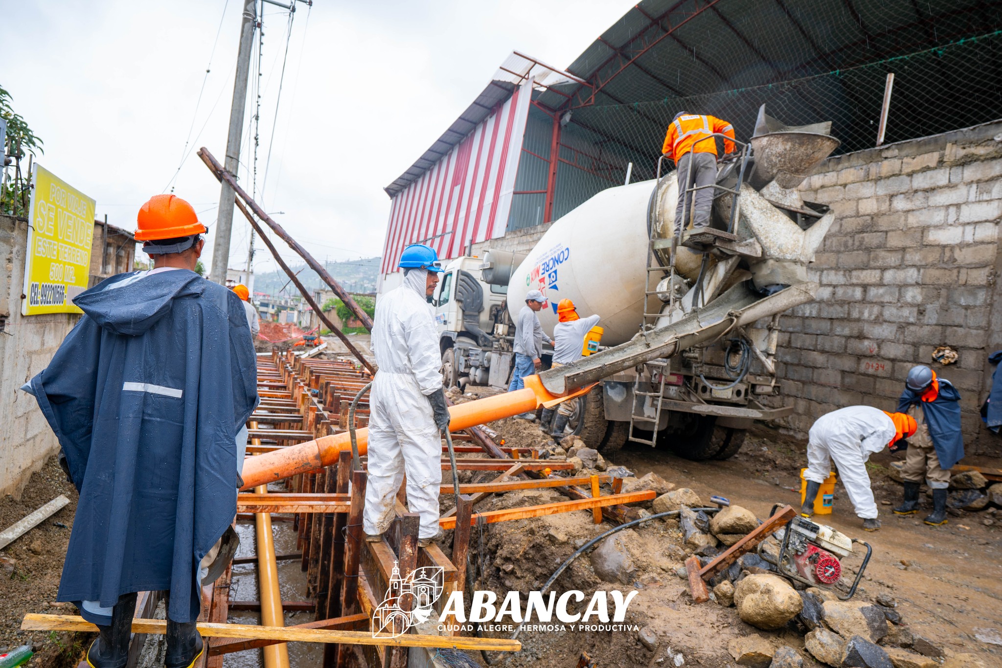 🔹 Ejecución avanza a paso firme con la participación de trabajadores y obreros que día a día se esfuerzan por dejar pronto culminado esta importante obra.
