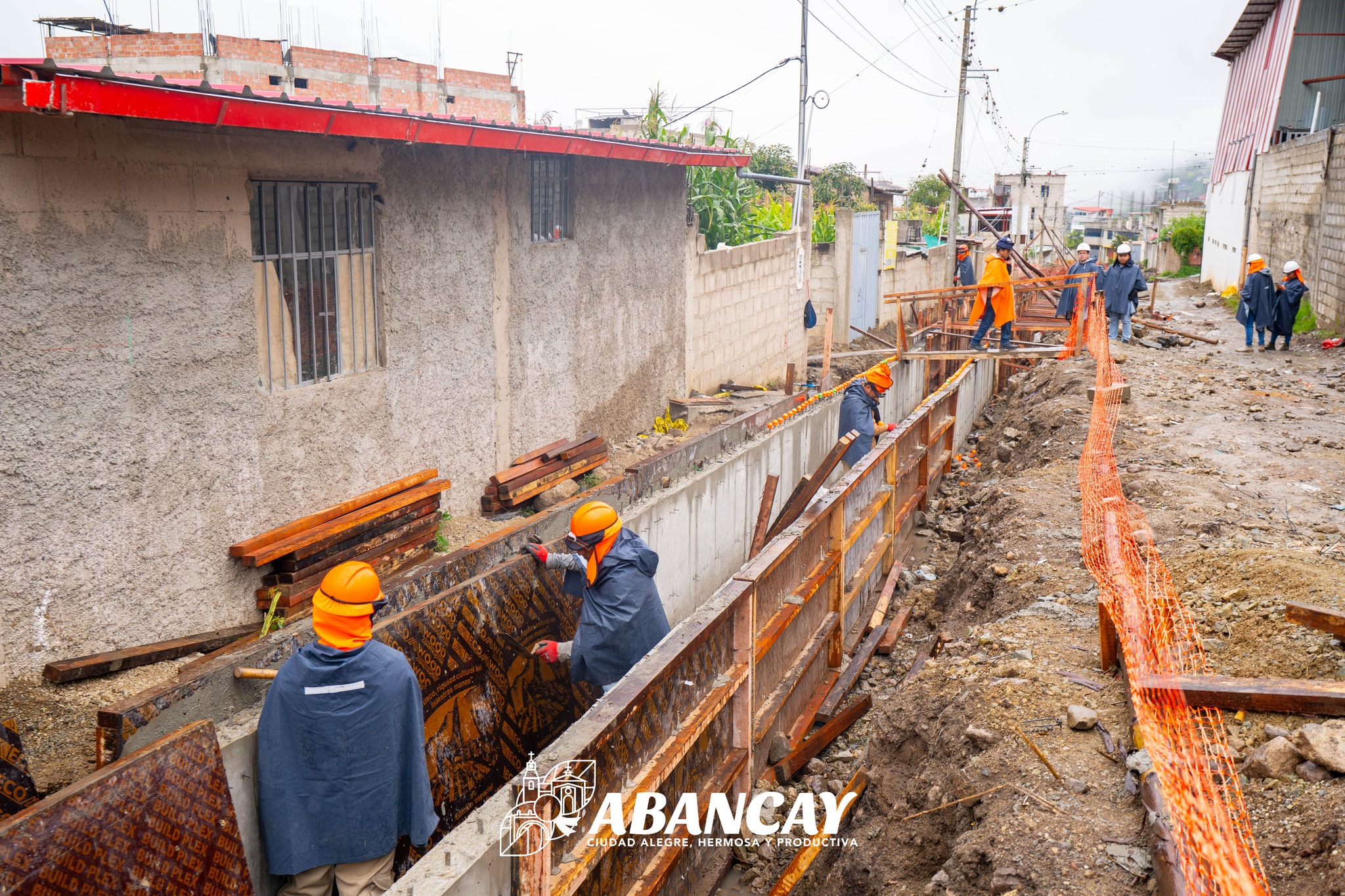 🔹 Ejecución avanza a paso firme con la participación de trabajadores y obreros que día a día se esfuerzan por dejar pronto culminado esta importante obra.