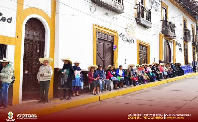 Brindamos atención y apoyo a los beneficiarios de persión 65